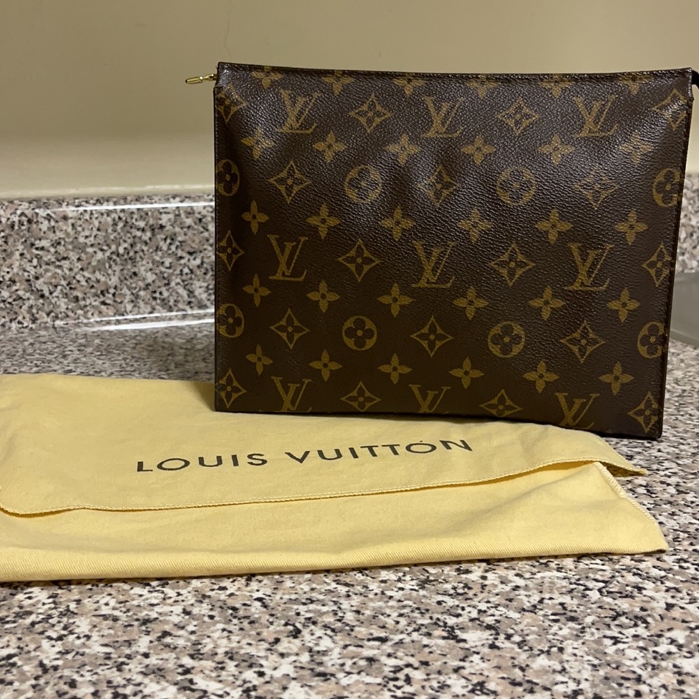 LOUIS VUITTON Toiletry Pouch Clutch